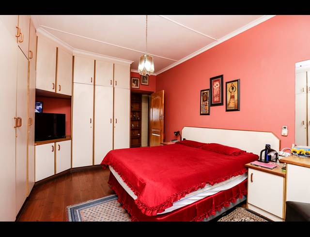 13 BEDROOM HOUSE FOR SALE IN CLARE ESTATE